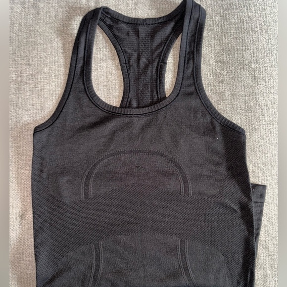 Lululemon swift stride size 2 - Picture 2 of 2